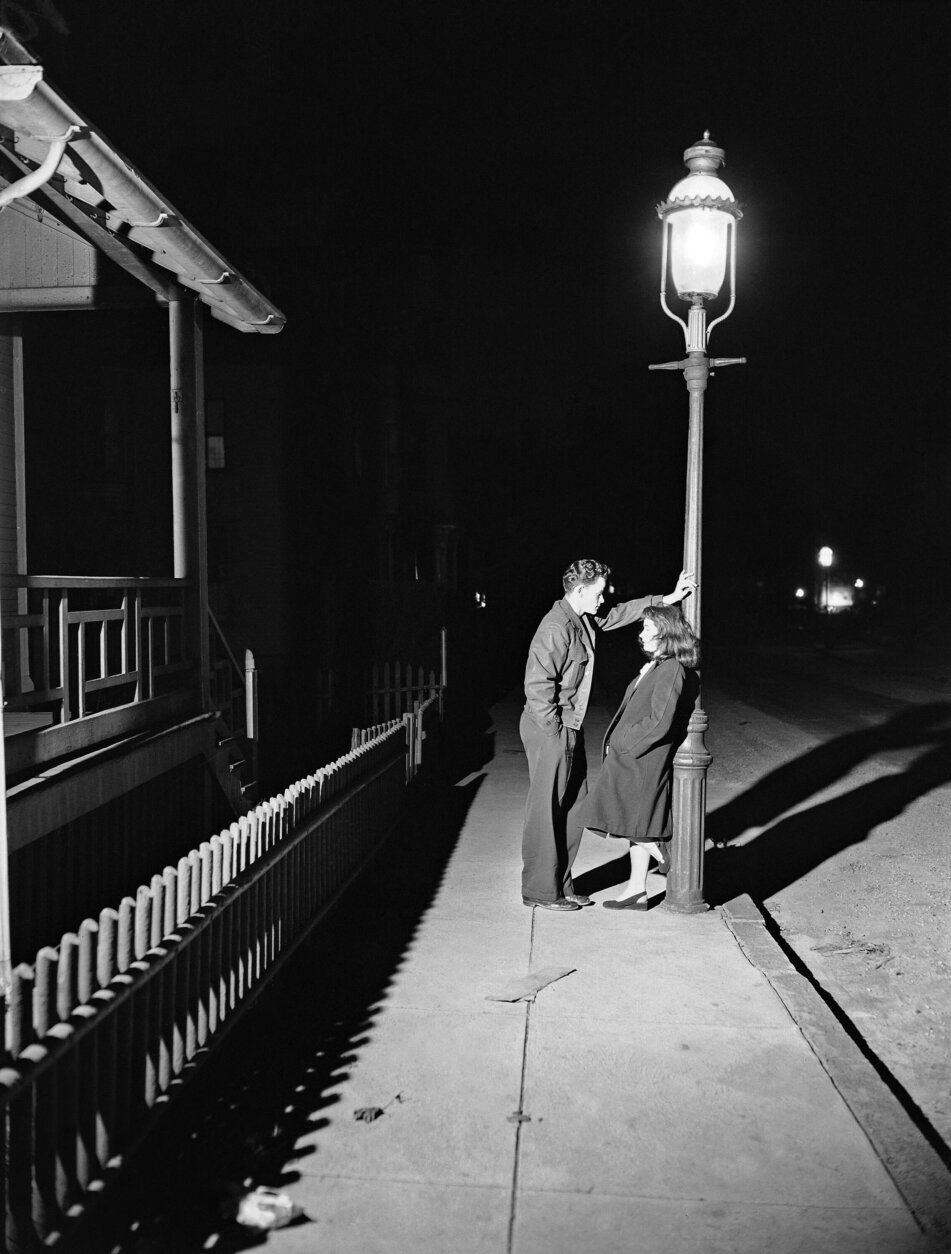 Teenagers show their preference for the soft lighting of the gas lamp in Boston