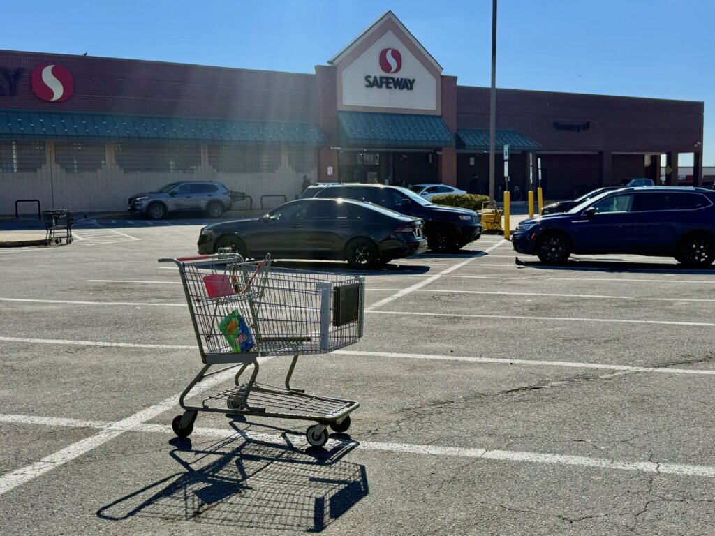 Safeway says so long to their Hechinger Mall location