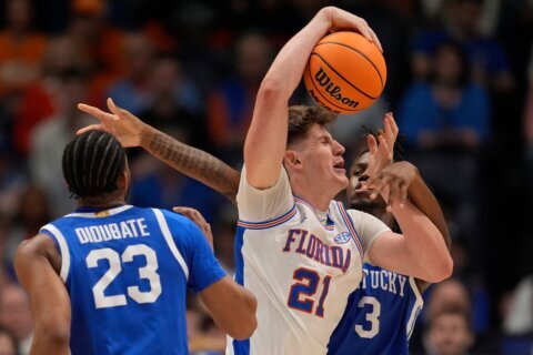 No. 4 Florida cruises to third victory over Kentucky to open SEC Tournament title defense