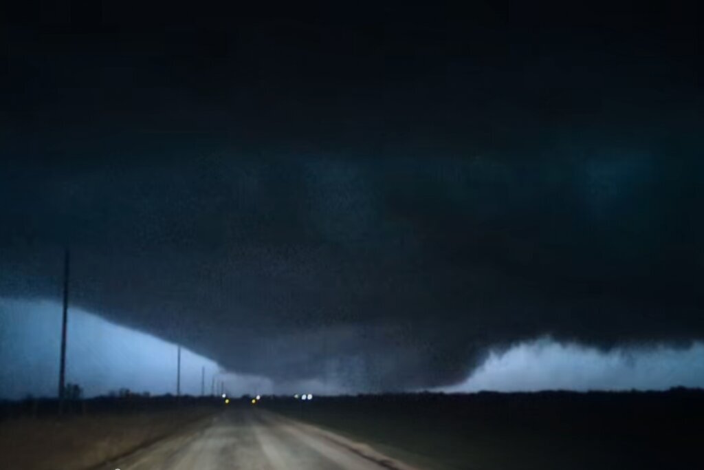 3 died in Michigan after an apparent tornado rips through the state