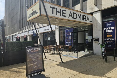 College basketball fans flock to DC-area bars to catch March Madness games