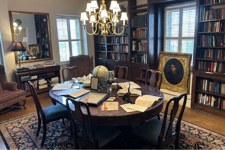 Thompson-Markward Hall room