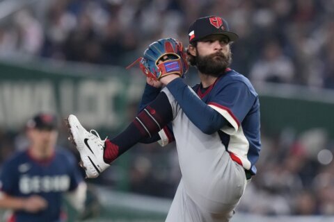 Japan breaks through with nine runs in the eighth to beat the Czech Republic 9-0 in WBC