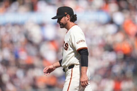 Giants match franchise mark at 20 straight innings without a run to start season, then finally score
