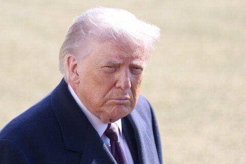 Juez: empresas tienen derecho a reembolsos por aranceles de Trump anulados por Corte Suprema