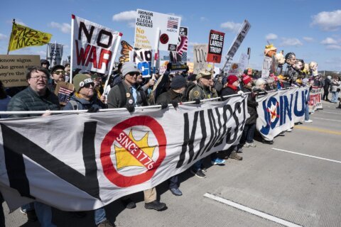 Gobierno de Trump repudia protestas “No Kings” contra sus medidas, la guerra con Irán y ICE