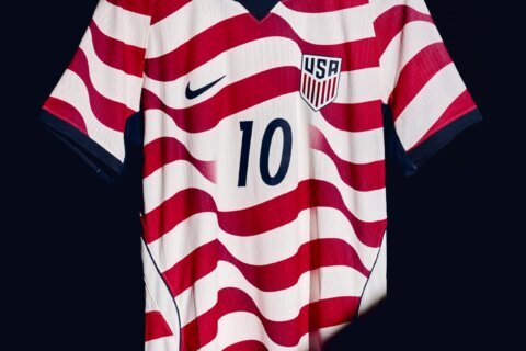 La selección de fútbol de EEUU presenta su camiseta para el Mundial de la FIFA