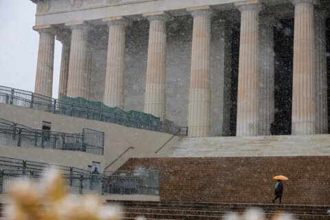Pronostican nieve y hielo este martes en condados de Maryland y Virginia