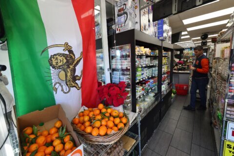 Estadounidenses de origen iraní temen por familiares durante la guerra