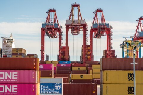 ¿Qué dice la ley sobre envíos de petróleo que el gobierno de Trump ha suspendido?