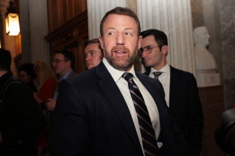 Senado confirma a Mullin como secretario de Seguridad Nacional; sustituye a Noem