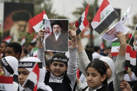 Irán amenaza con atacar sitios turísticos mundiales y afirma que sigue fabricando misiles