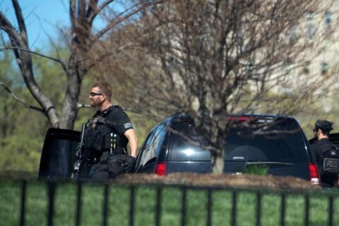 Dos hombres armados disparan decenas de veces contra agente de EEUU: investigaba otro tiroteo