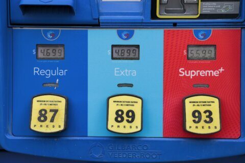 ¿Cuándo bajará el precio de la gasolina? El alivio podría llegar “en pocas semanas”