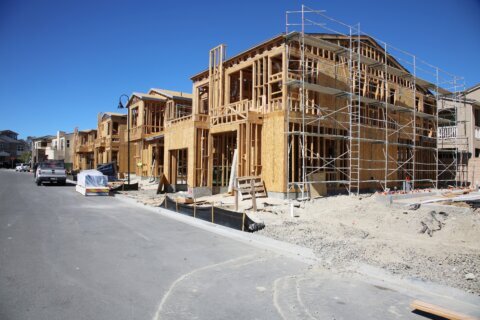 Con apoyo de ambos partidos, Senado aprueba proyecto de ley para reducir costos de vivienda