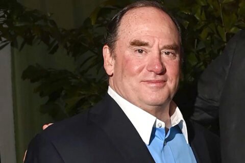 El secretario de la Marina deja su cargo de inmediato, informó el Pentágono