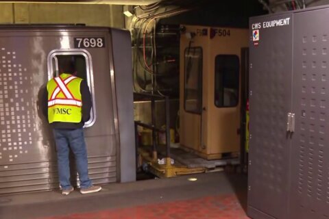 Accidente en Metro Center: choque entre tren y vehículo laboral deja 11 heridos