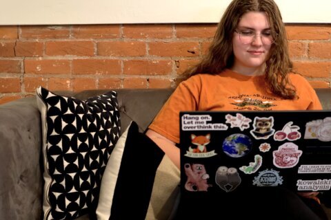 U.S. jobless aid filings fall to 189,000 last week despite multiple economic headwinds, war in Iran