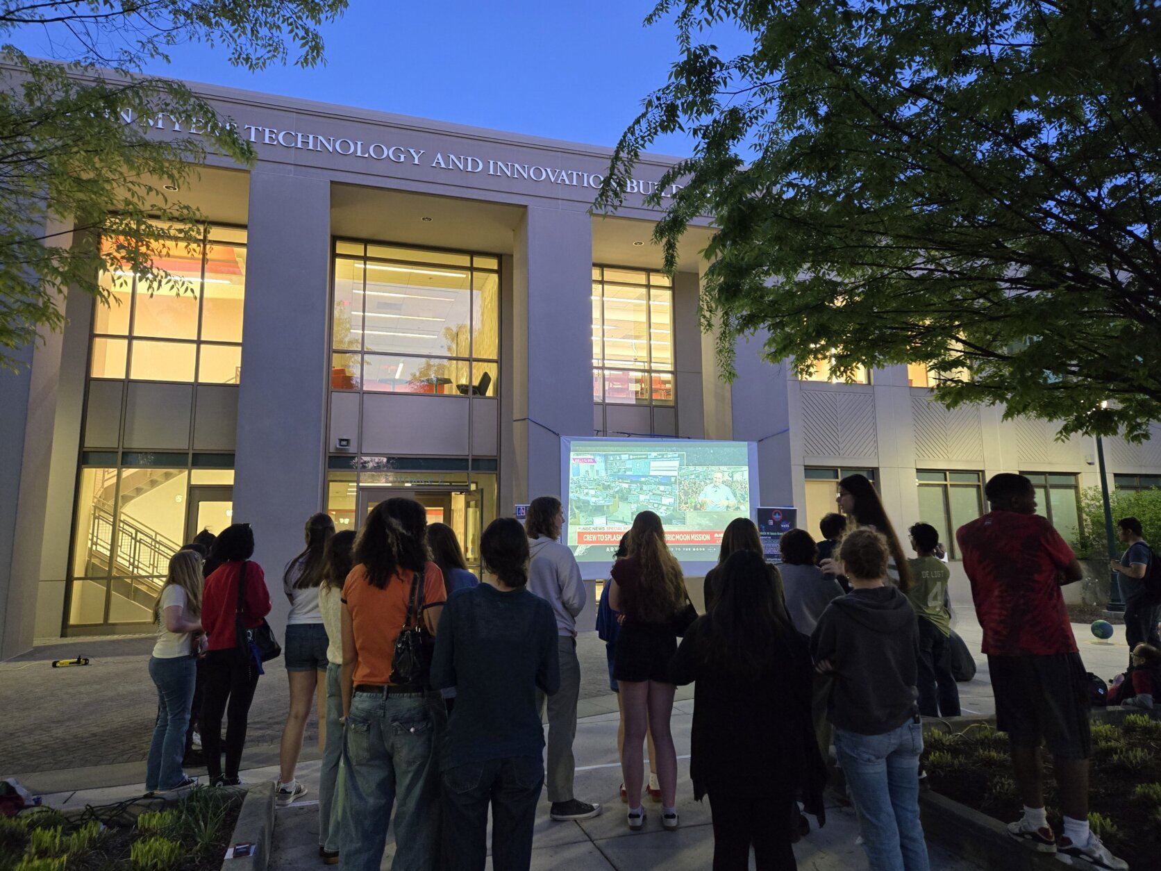 Artemis II splashdown