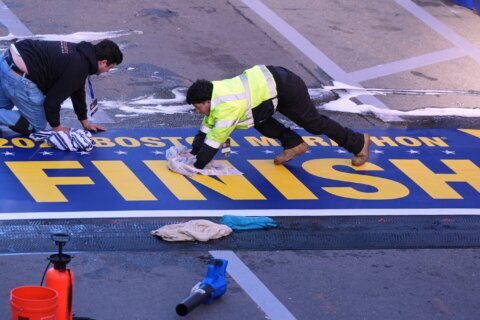 And they’re off: Wheelchair racers lead fastest Boston Marathon field ever over the starting line