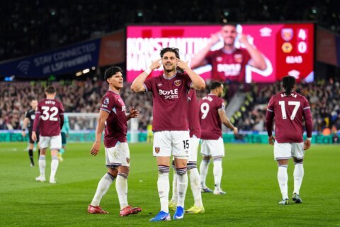 West Ham turn on second half style to beat Wolves and send Tottenham into drop zone