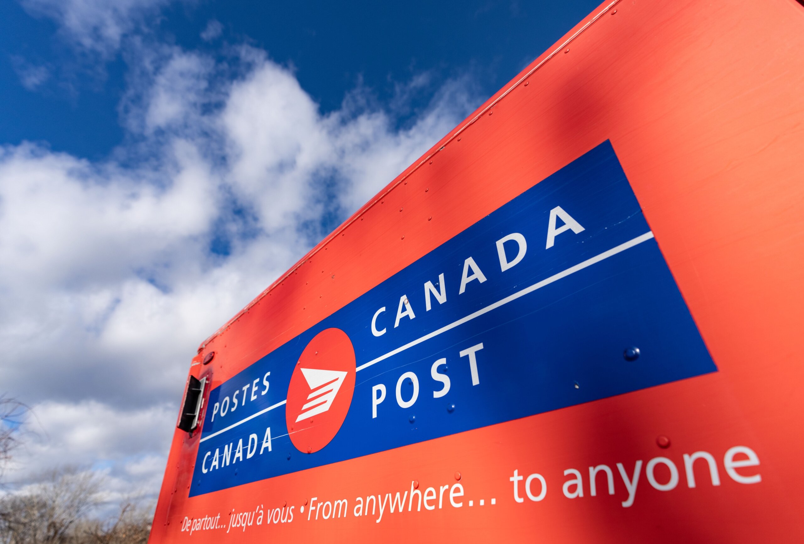 Correction: Canada-Mail Service story