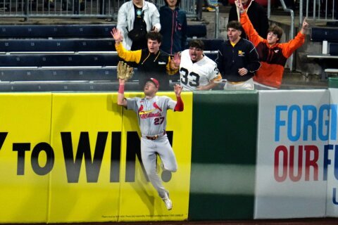 Nathan Church steals another homer, this time giving the Cardinals a win over the Pirates
