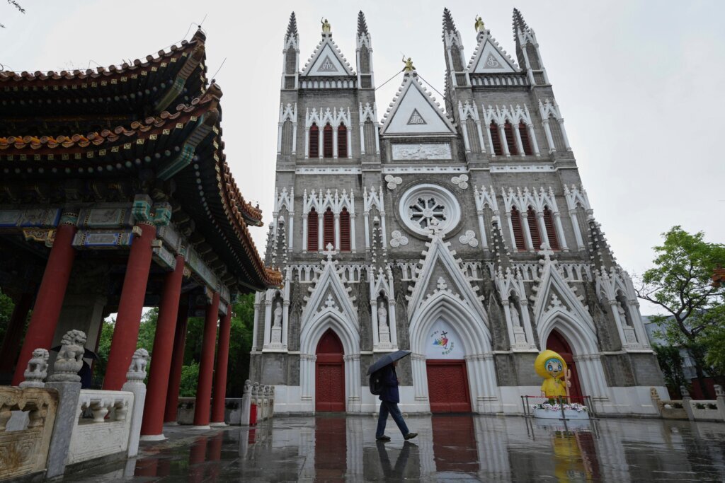 China raises pressure on underground Catholics to join official church, Human Rights Watch finds