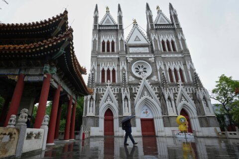 China raises pressure on underground Catholics to join official church, Human Rights Watch finds