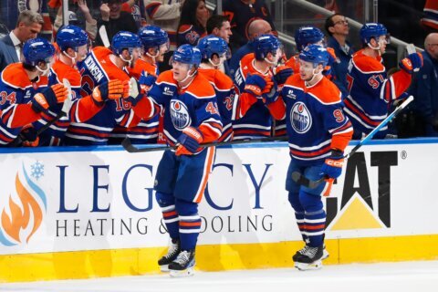 Kapanen’s 2nd goal of game with 1:54 remaining lifts Oilers over Ducks 4-3 in playoff opener