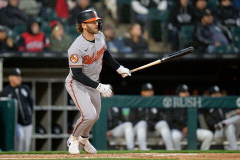 Ward drives in 2 runs and scores another as Orioles win 9th straight against White Sox, 5-3