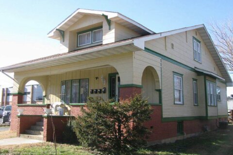 Before Beatlemania, George Harrison visited his sister in Illinois. The house is now for sale