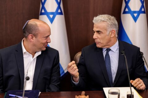 Two former Israeli prime ministers agree to merge parties against Netanyahu