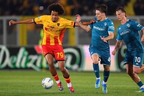 Relegation-threatened Lecce halts losing streak with draw against Fiorentina