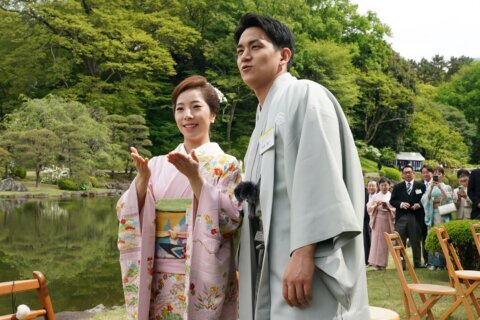 Olympic pairs figure skating gold medalists Riku Miura and Ryuichi Kihara retire