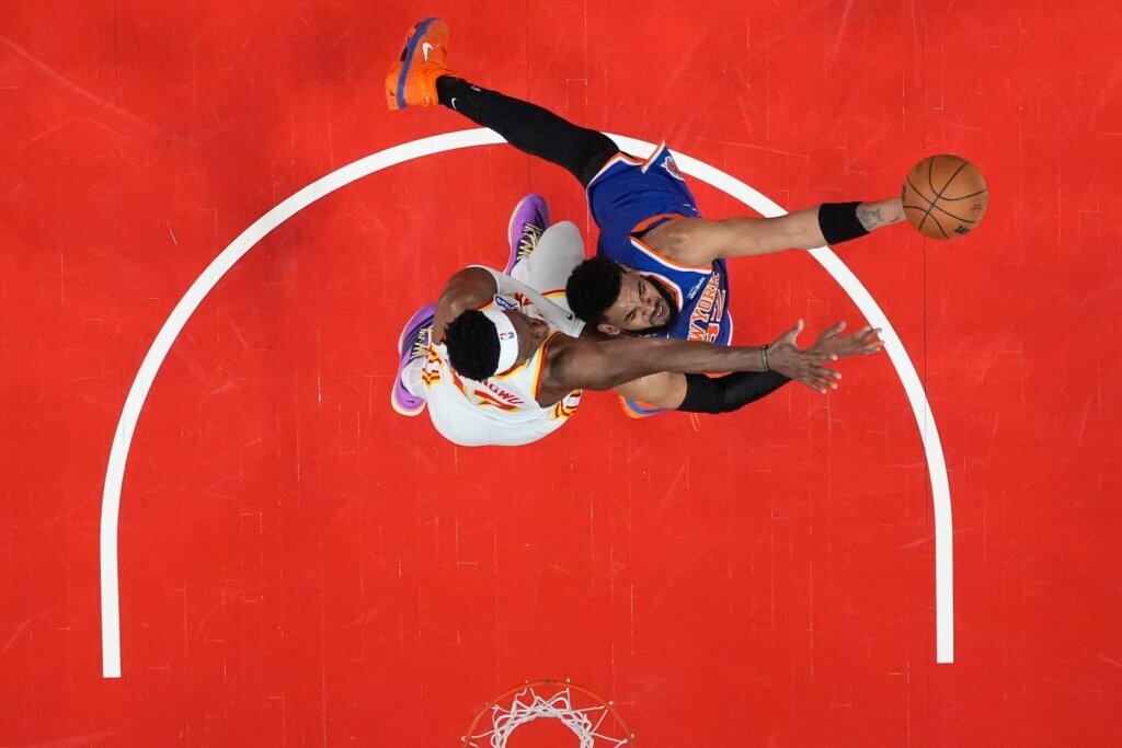 Daniels, Robinson ejected after fight, Knicks’ 47-point halftime lead vs Hawks sets NBA playoff mark