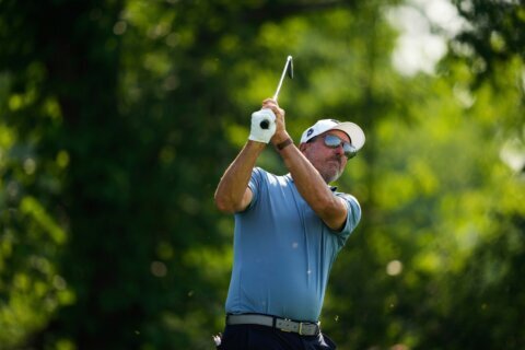 Mickelson pulls out of the Masters, which will be without Lefty and Woods for first time since 1994