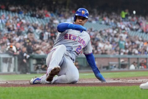 Mets expect Juan Soto to be sidelined 2 to 3 weeks by strained right calf
