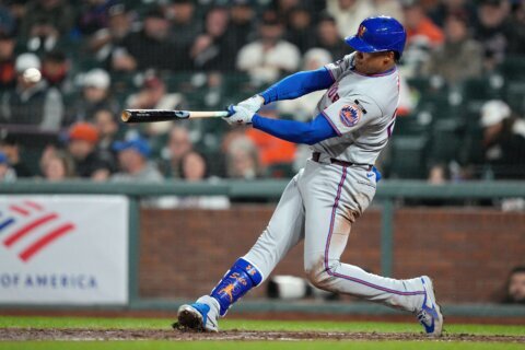 Mets slugger Juan Soto leaves game against Giants in first inning with right calf tightness