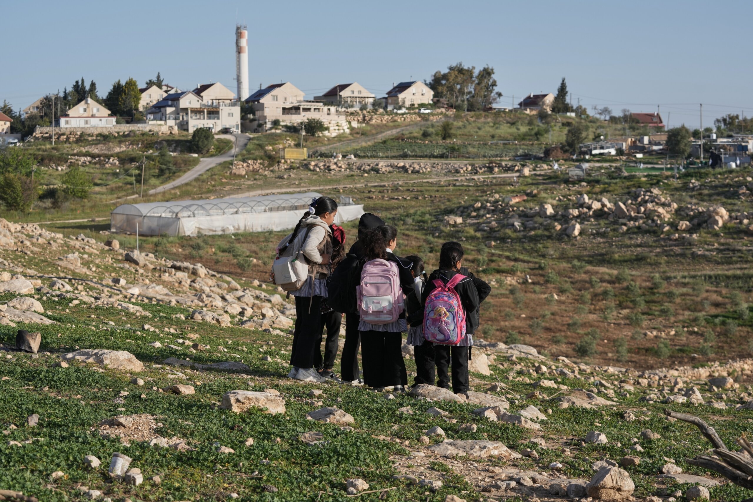 Israeli settlers block Palestinian kids’ path to school with tear gas and barbed wire - WTOP News