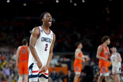 UConn reaches 3rd national title game in 4 seasons, beating Illinois 71-62 behind Mullins and Reed