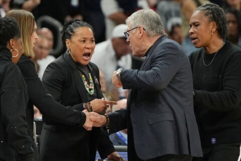UConn’s Geno Auriemma rips officiating and confronts South Carolina’s Dawn Staley in loss