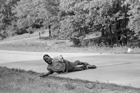 Jack Thornell, AP photographer who captured assassination attempt on James Meredith, dies at 86
