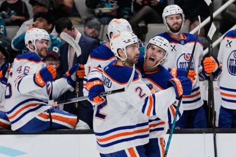 Connor McDavid nets hat trick on 5-point night as Oilers surge into first place in Pacific Division