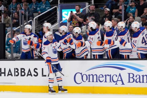 Connor McDavid’s hat trick leads the Oilers to a 5-2 win over the Sharks