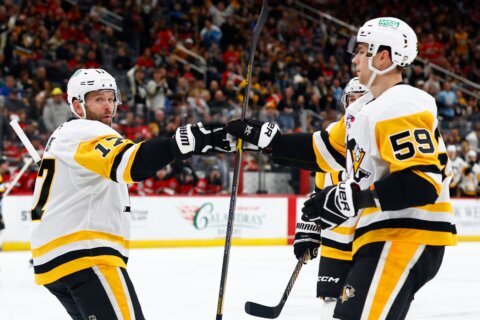 Pittsburgh Penguins clinch a playoff spot, ending their 3-year drought
