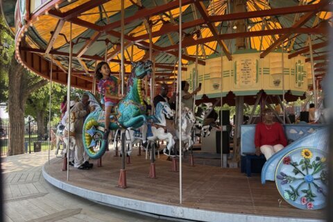 National Mall carousel returns after nearly 3-year refurbishment