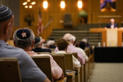 2 young people arrested in alleged plot to attack Houston synagogue members