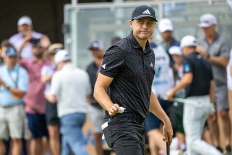 MacIntyre has a big finish and builds 4-shot lead in the Texas Open