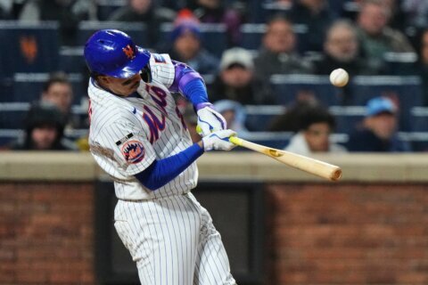 Mets stop 12-game skid with 3-2 win over Twins as Soto returns but Lindor exits with calf injury